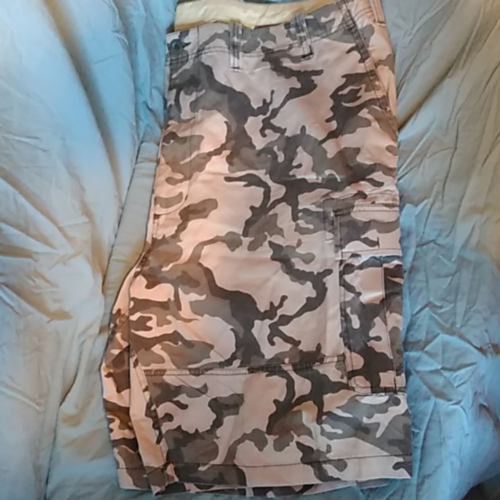 Men's size 52 cargo shorts